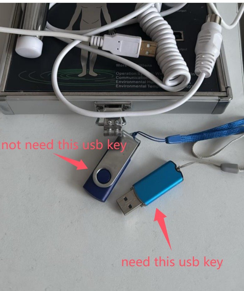Llave USB para actualizar analizador cuantico MAIKONG primer plano