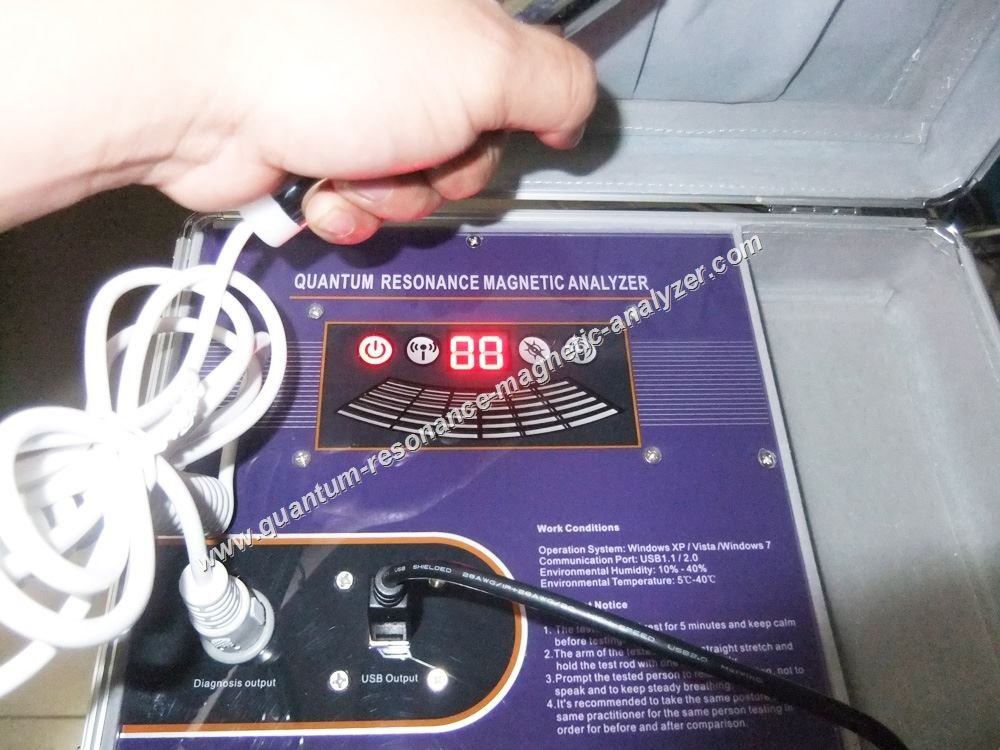 Analizador cuántico de resonancia magnética profesional MAIKONG modelo MK-004 en uso clínico