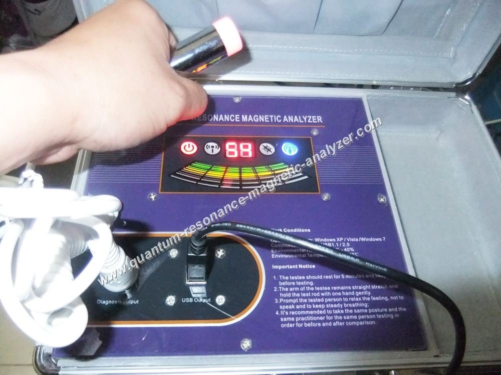 Analizador cuántico de resonancia magnética profesional MAIKONG modelo MK-004 en uso clínico