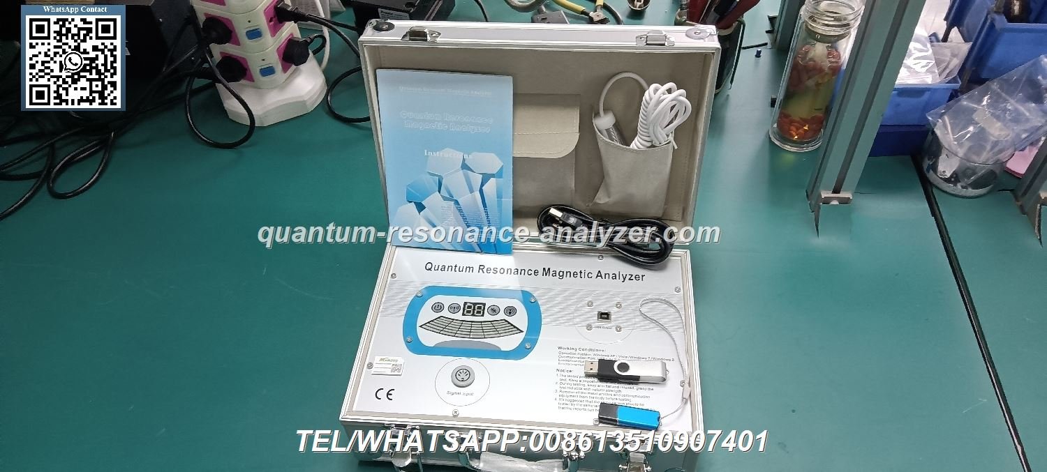 Profesionales de salud colombianos utilizando analizador cuántico MAIKONG en clínica moderna